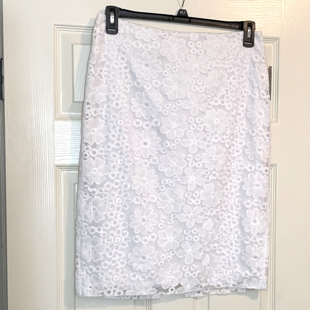 Metaphor lace white just below the knee skirt